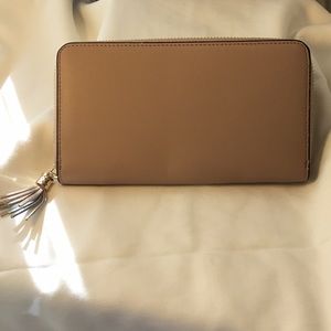 Saks Fifth Avenue  Ladies Wallet NWT